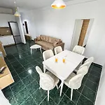 2 Bedroom 1249 Apartamento